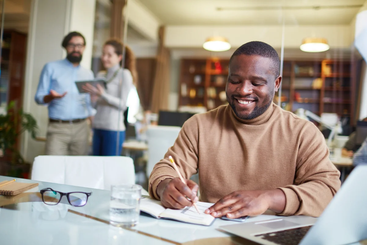 Salesperson-taking-note
