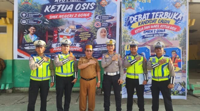 Satlantas Polresta Gowa mengedukasi siswa SMKN 2 Gowa tentang disiplin, keselamatan berlalu lintas, bahaya narkoba, bullying, dan penggunaan media sosial.